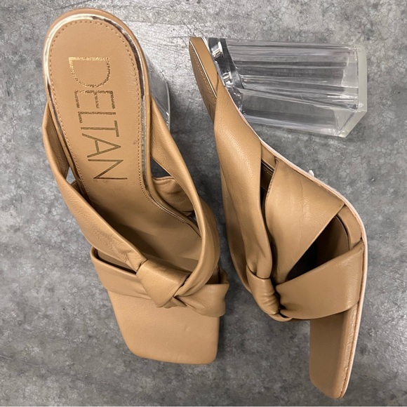 NWOB $110 Deltan
Kira Puffy Leather Square Toe Sandals (Bin 45) - Picture 5 of 5